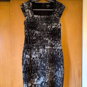 Adriana Papell Black and Gray Slimming Sheath Dress (Size 12)